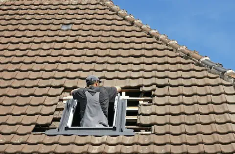 Pose de velux à Pointis de Rivière